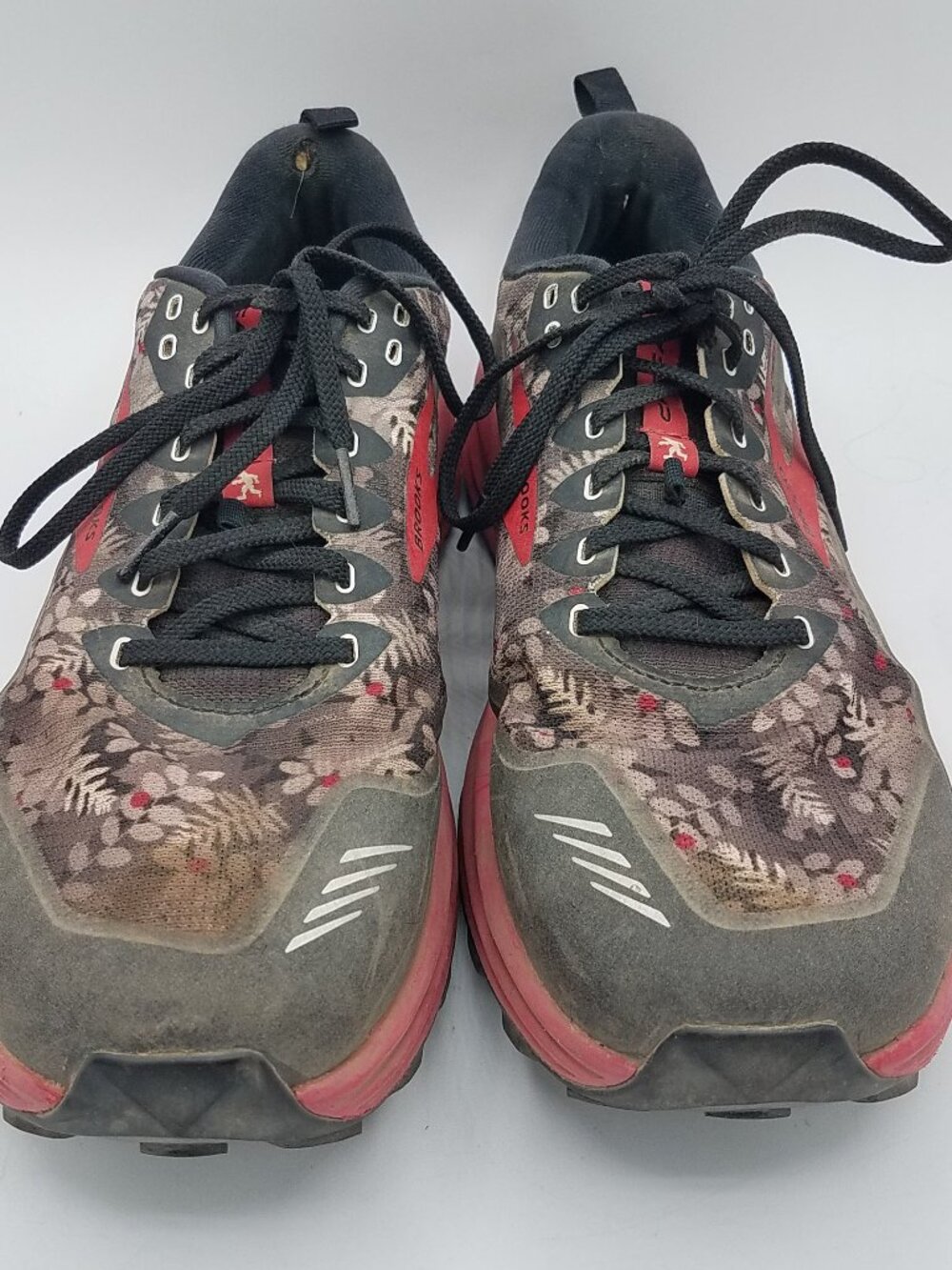 Brooks Cascadia 16 Shoes Mens 10.5 Black Grey Red Sasquatch Trail 1103761D008